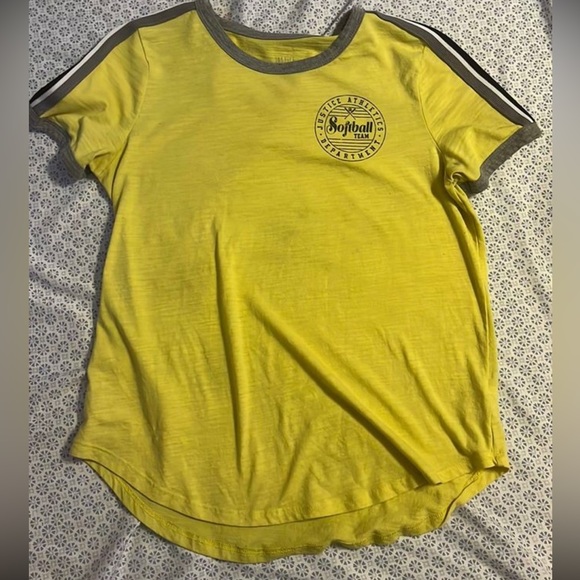 In good condition nothing wrong with it. It’s a children’s size 14/16 - Picture 1 of 3